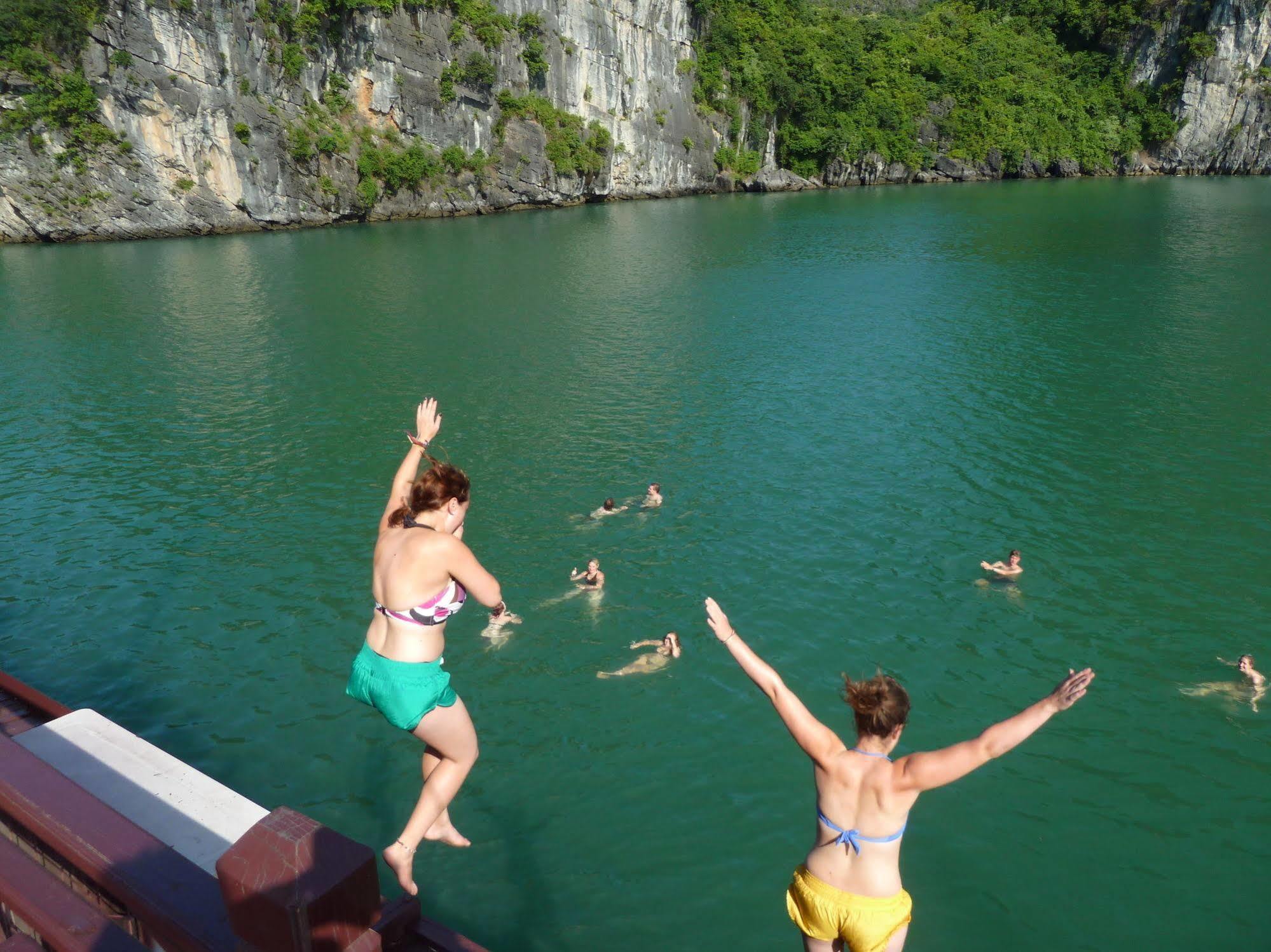 Hotel Halong Paloma Cruise à Hạ Long Extérieur photo