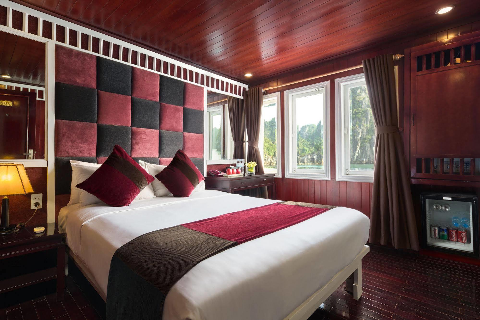 Hotel Halong Paloma Cruise à Hạ Long Extérieur photo