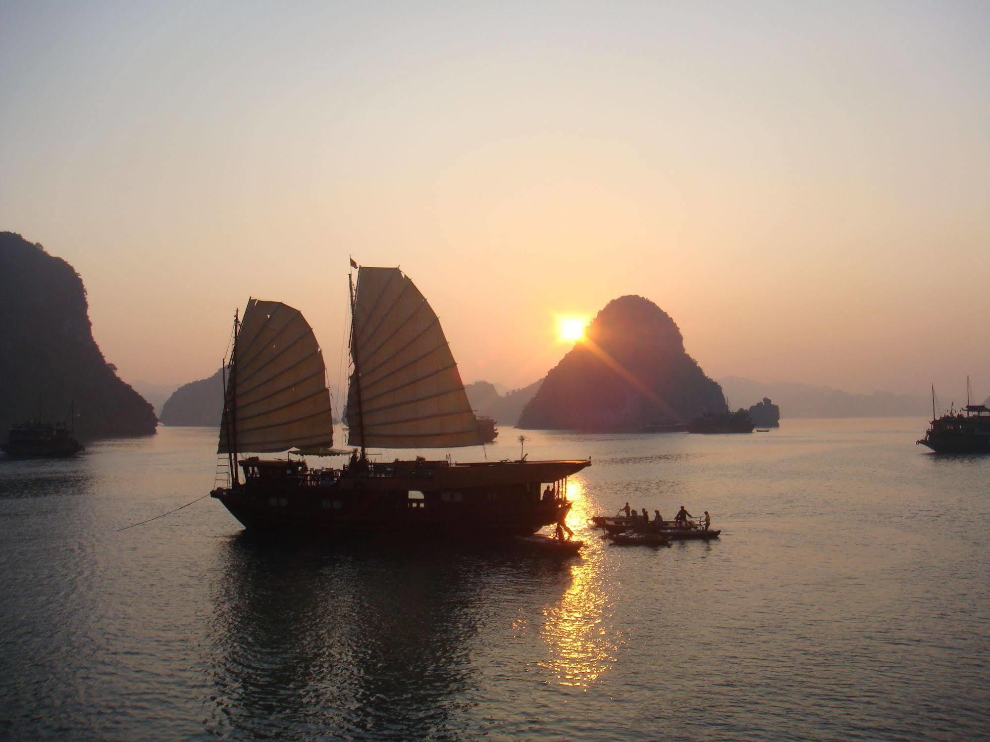 Hotel Halong Paloma Cruise à Hạ Long Extérieur photo